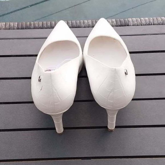 Calvin Kline White Crocodile Pumps 9.5 - Picture 3 of 3